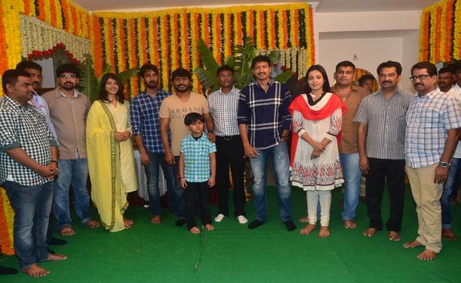 paper-boy-in-sampath-nandi-production
